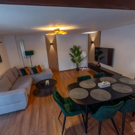 Kaya Charming 2-bedroom Appartamento Braşov